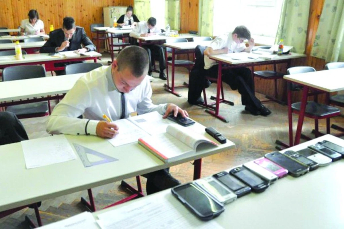 CANDIDATII LA EXAMENUL DE BACALAUREAT SUSTIN ASTAZI EVALUAREA COMPETENTELOR LINGVISTICE