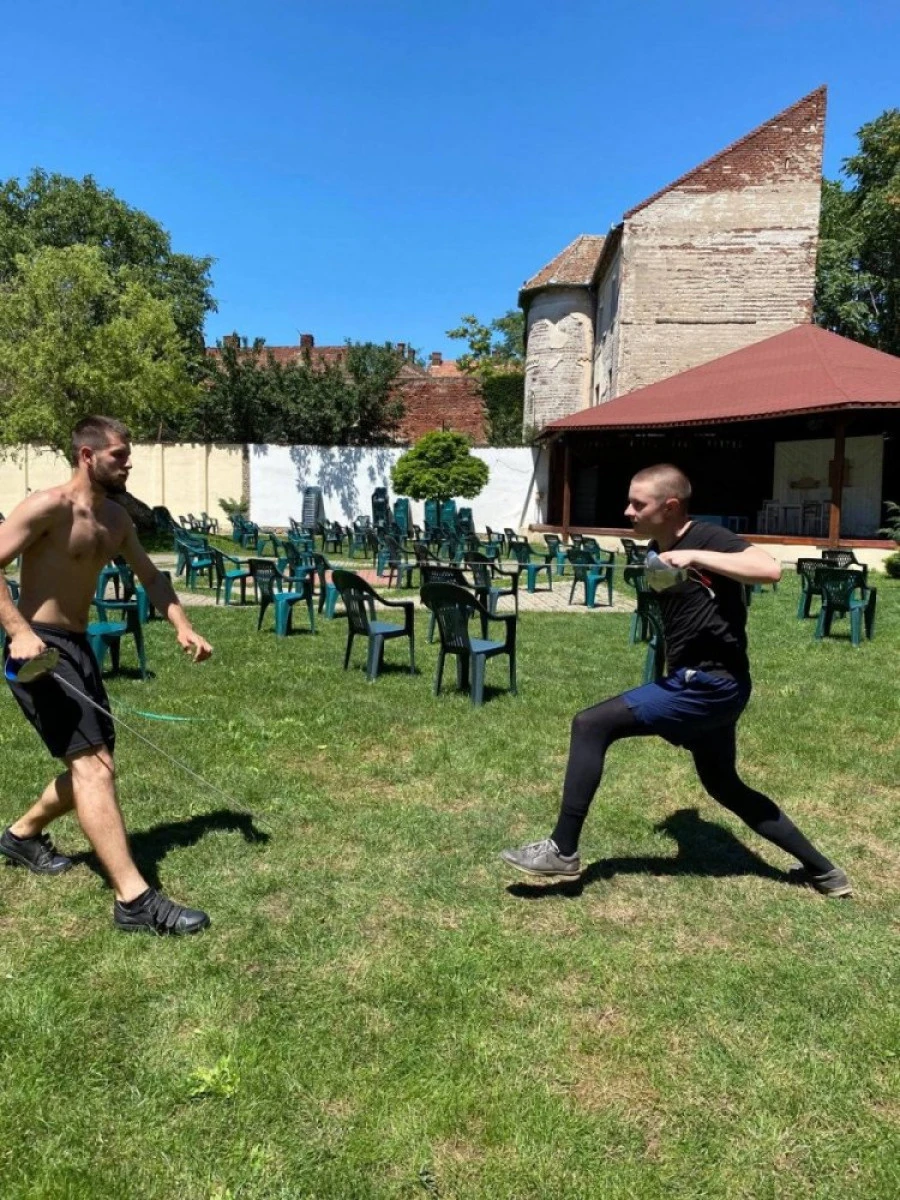 Capă, spadă și cabaret… la curte. În grădina  de vară a cinematografului Arta