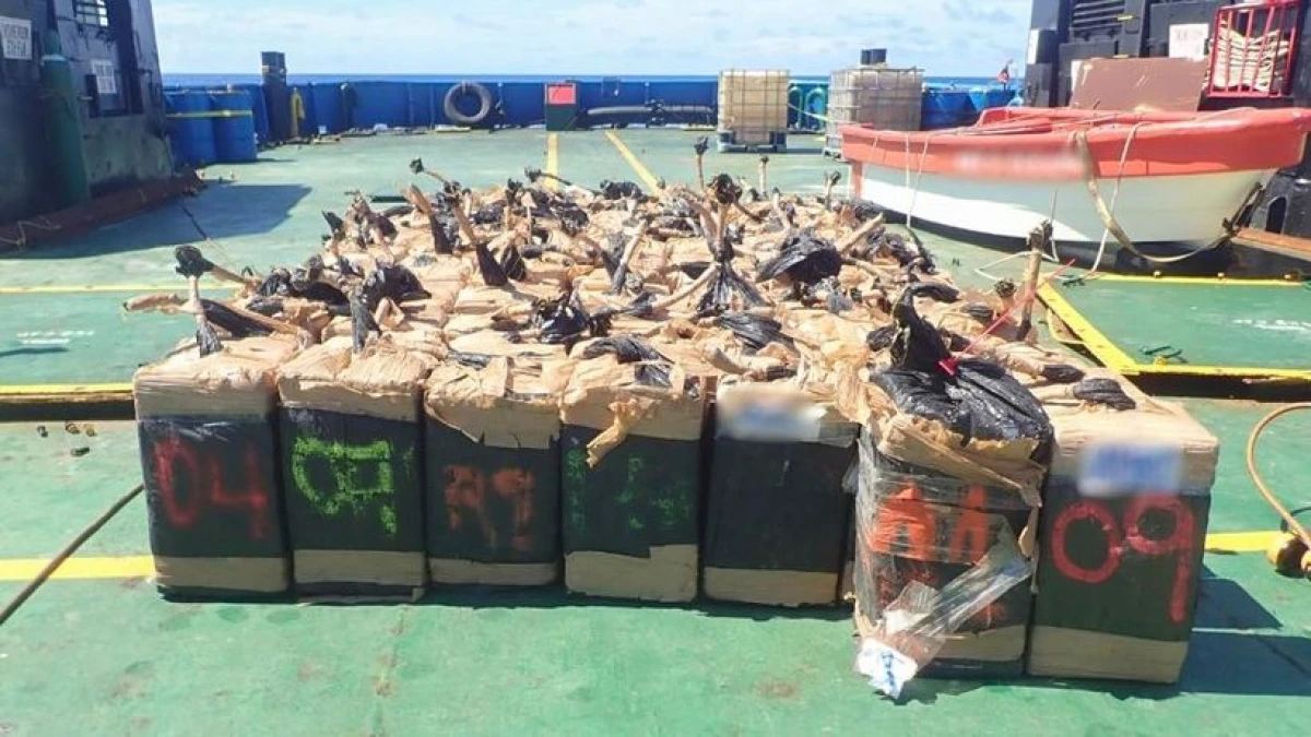 Captură de proporții în Pacific: 2,4 tone de cocaină confiscate de Marina franceză, în cooperare cu SUA