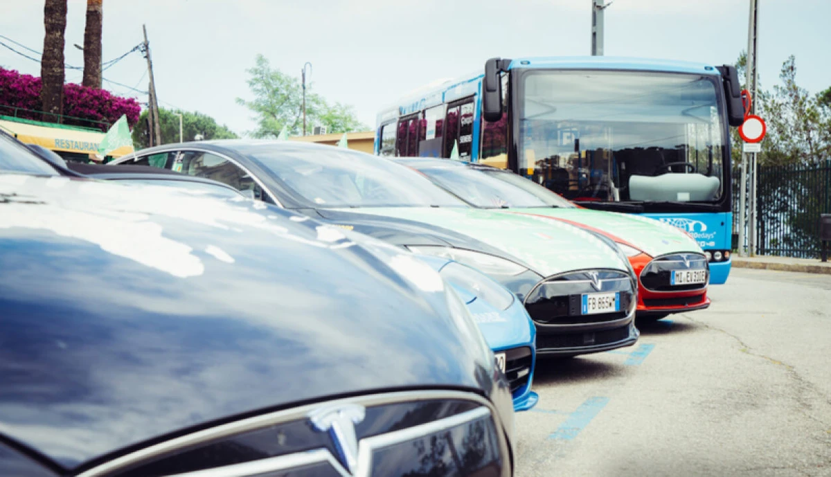 CARAVANA MAŞINILOR ELECTRICE VA AJUNGE ŞI LA ARAD