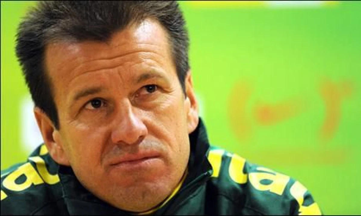CARLOS DUNGA ESTE NOUL SELECTIONER AL BRAZILIEI