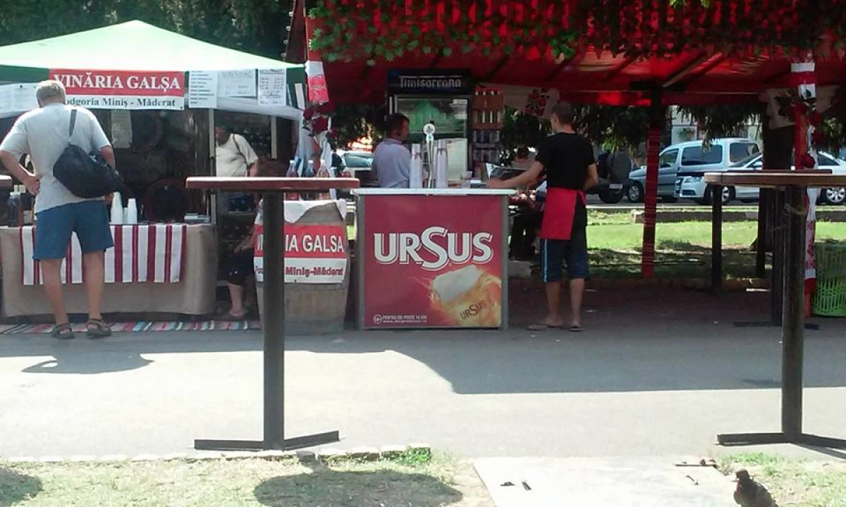 Cârnaţii de Huedin şi berile Ciuc şi Timişoreana – la târgul „Produs în Arad”