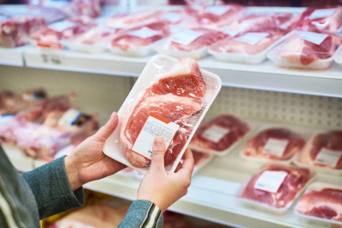 Carnea de porc, pe lista scumpirilor. Comercianții nu exclud o creștere a prețurilor cu până la 10%
