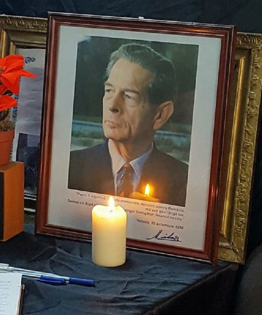 Carte de condoleanțe în memoria Regelui Mihai, în sala Regele Ferdinand