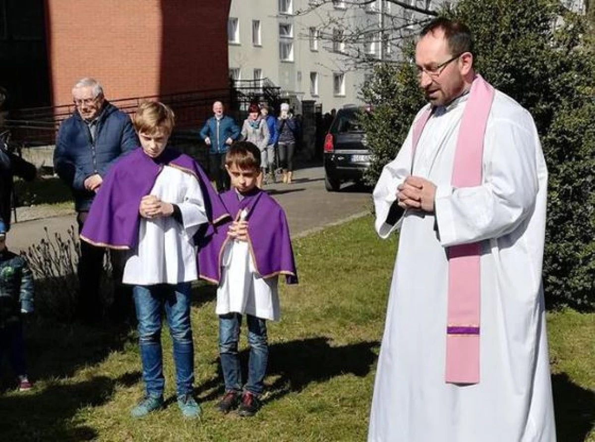 Cărți din seria „Harry Potter”, arse de un grup de preoți catolici