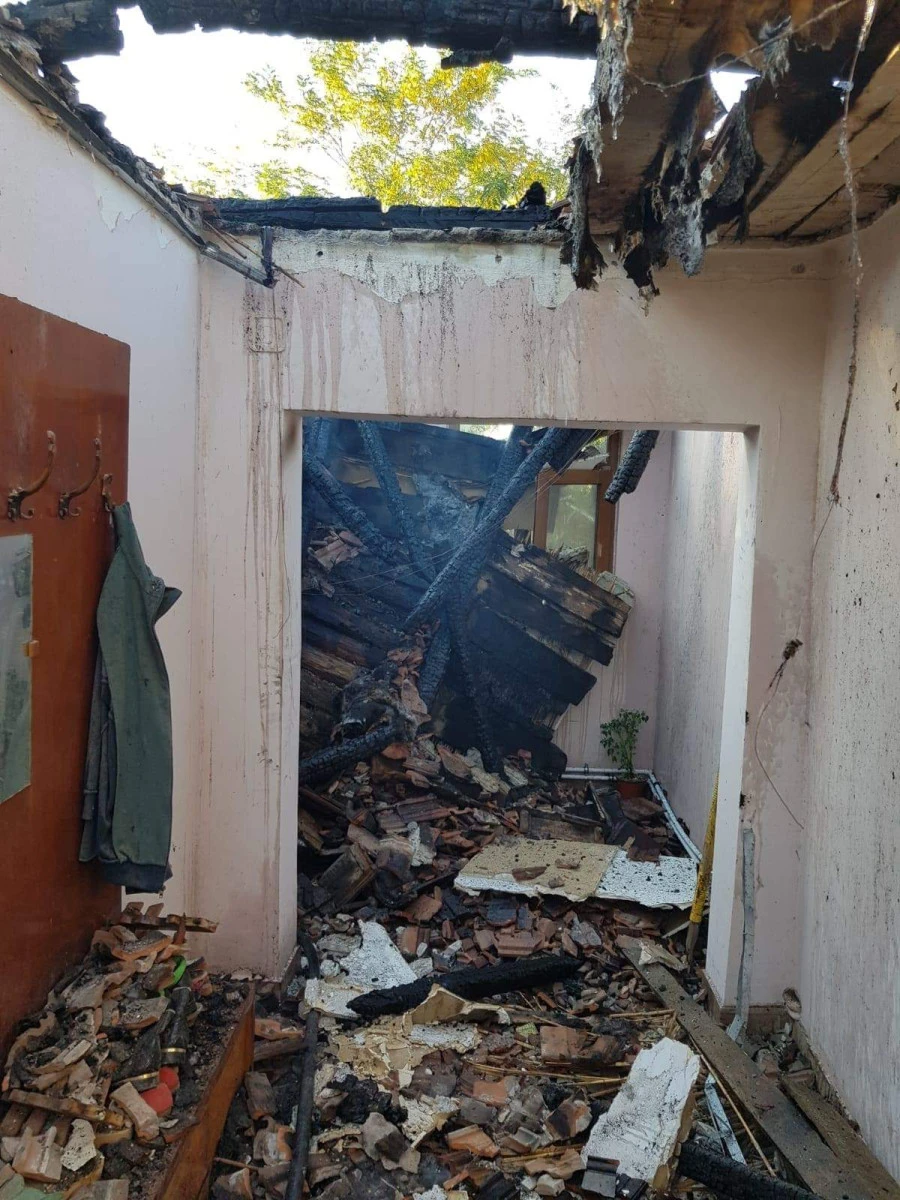 Casă din Miniș, în flăcări! Incendiul a fost stins după aproximativ trei ore