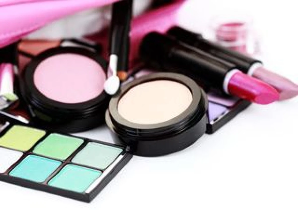 CAT DE PERICULOASE SUNT PENTRU SANATATE CHIMICALELE DIN PRODUSELE COSMETICE