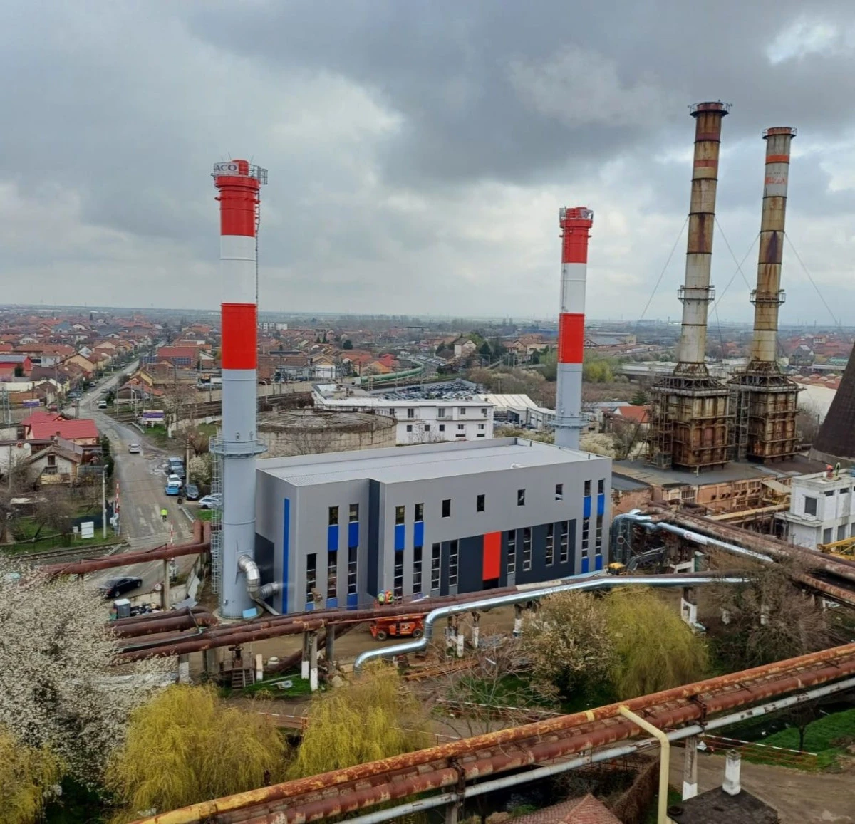 Cazanele noi instalate la CET Hidrocarburi vor asigura încălzirea locuințelor din această toamnă