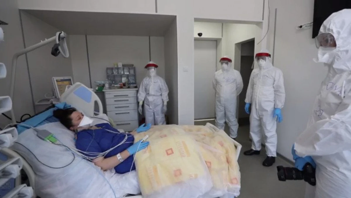 Cazurile de infectare cu Covid au scăzut la jumătate