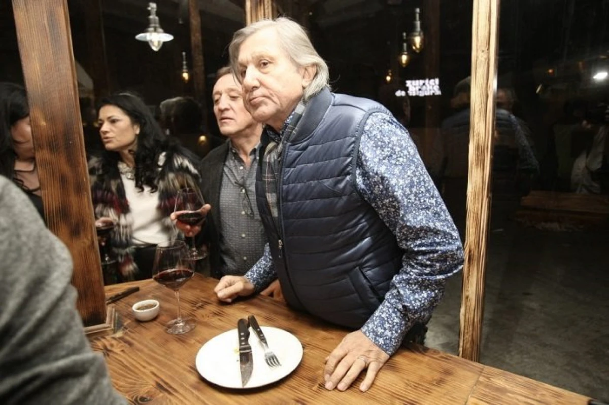 Ce face Ilie Năstase când soția nu este în preajmă