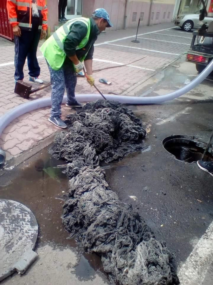 Ce mai aruncă arădenii prin canalizare: șervețele umede, scutece sau lenjerie