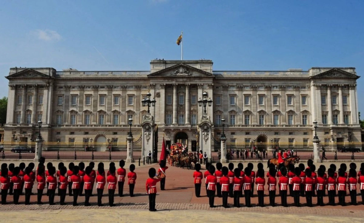 Ce se întâmplă la Palatul Buckingham? Agitație neobișnuită în timpul acestei nopți