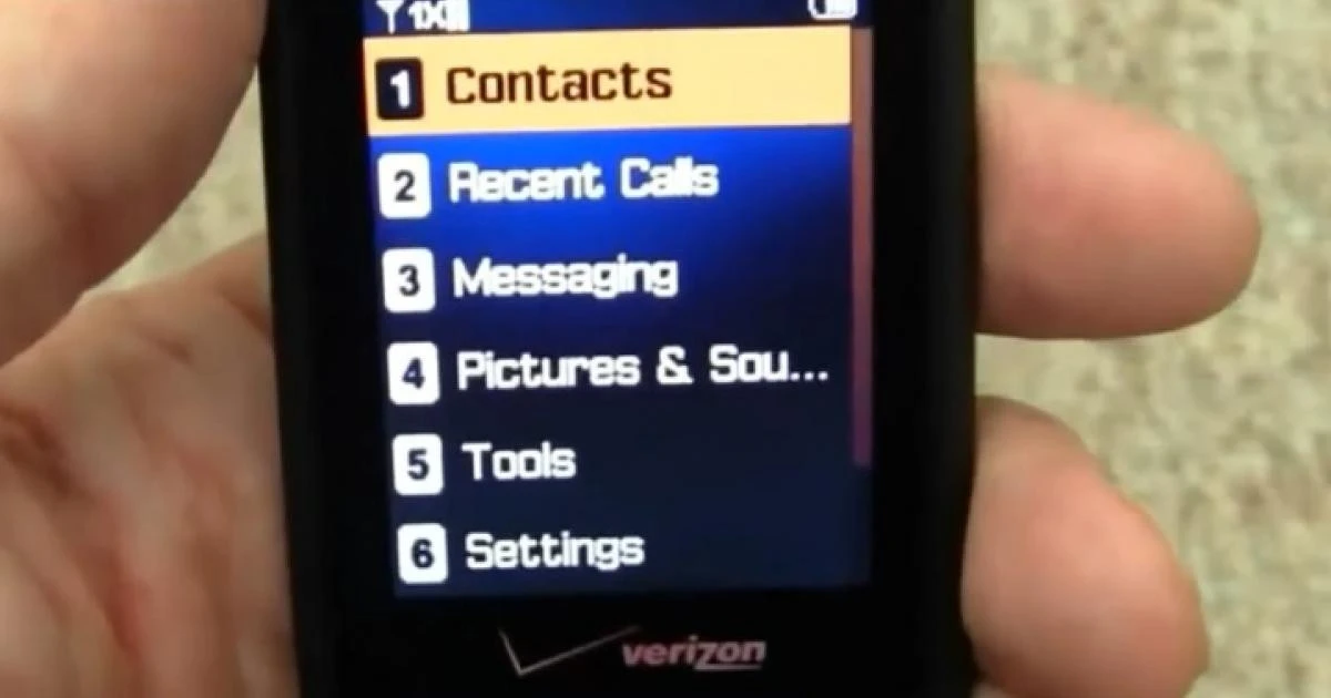 Ce telefon folosește unul dintre cei mai bogaţi oameni din lume