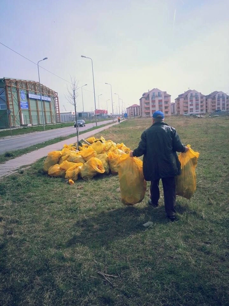 CEA DE A-V-A EDITIE A SAPTAMANII PAMANTULUI IMPLICA VOLUNTARII ARADENI IN PROCESUL DE ECOLOGIZARE