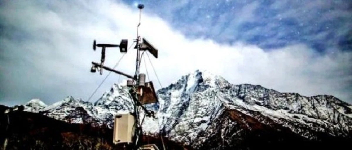 Cea mai înaltă staţie meteo din lume a fost instalată pe Everest