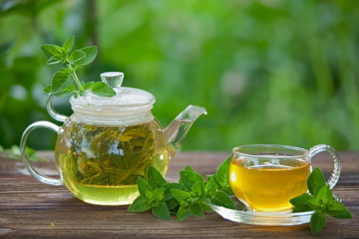Ceaiul de oregano este un remediu excelent pentru tuse