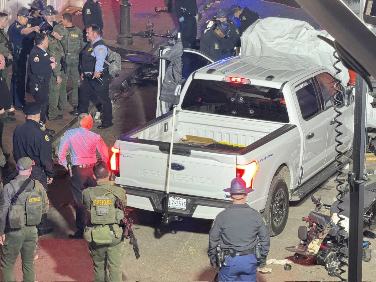 Cel puţin 10 morţi în New Orleans, după ce un şofer a intrat în mulţime pe strada Bourbon