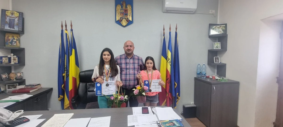 Cele două judoka medaliate ale Felnacului au fost premiate în biroul primarului