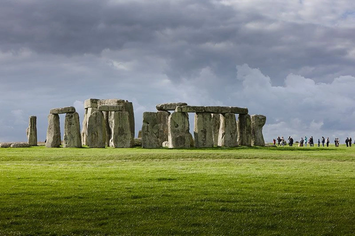 CELE MAI MARI MISTERE ALE LUMII, DE LA STONEHENGE LA ATLANTIDA
