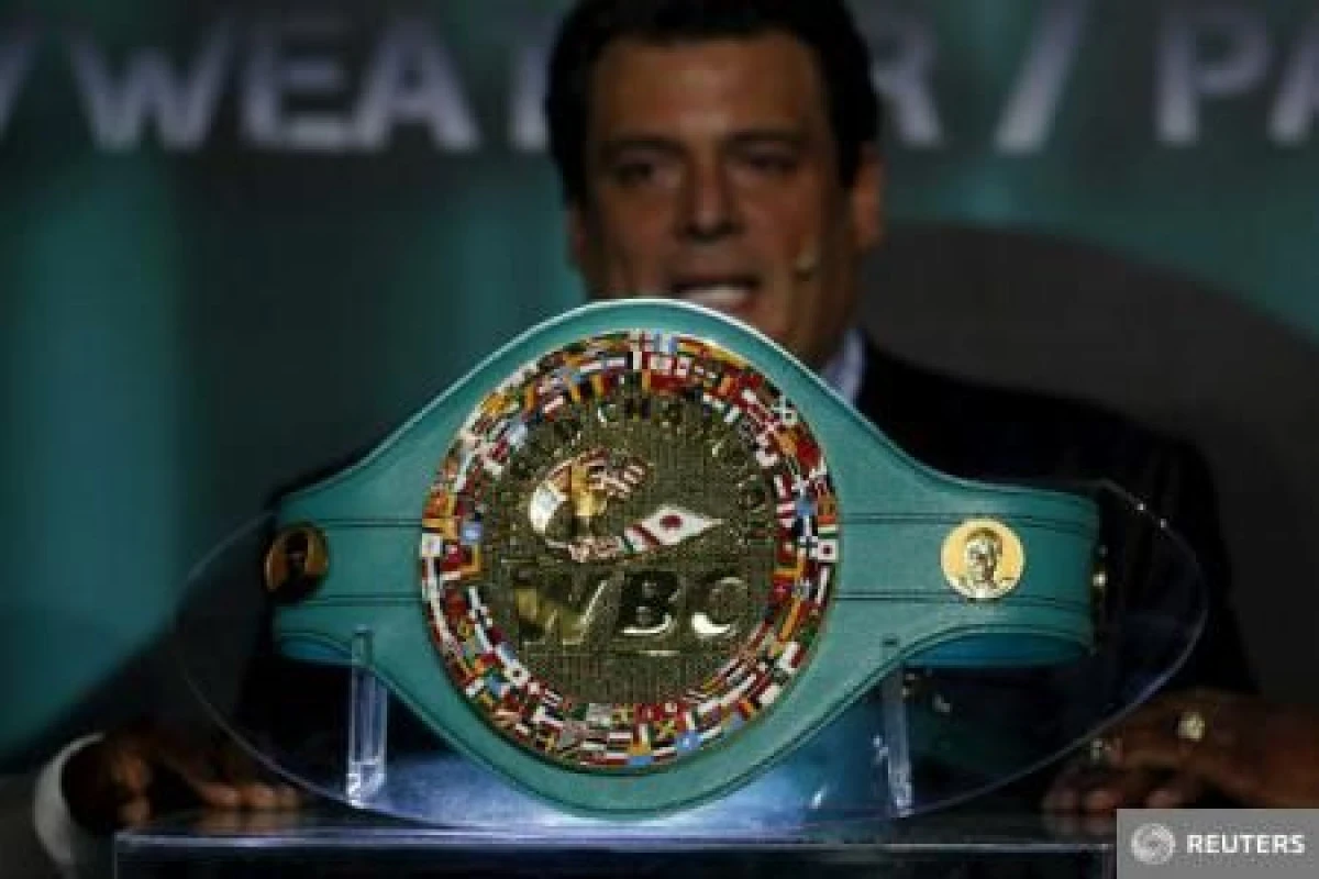 CENTURA PLACATA CU AUR SI SMARALDE, PENTRU MAYWEATHER SAU PACQUIAO