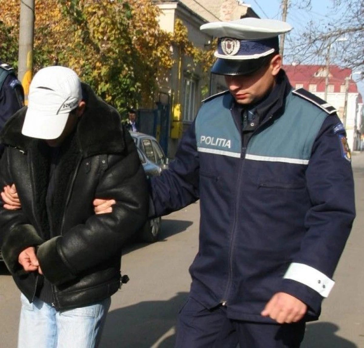CERCETAT PENTRU CA A FURAT BUNURI DIN BOXA UNUI BLOC