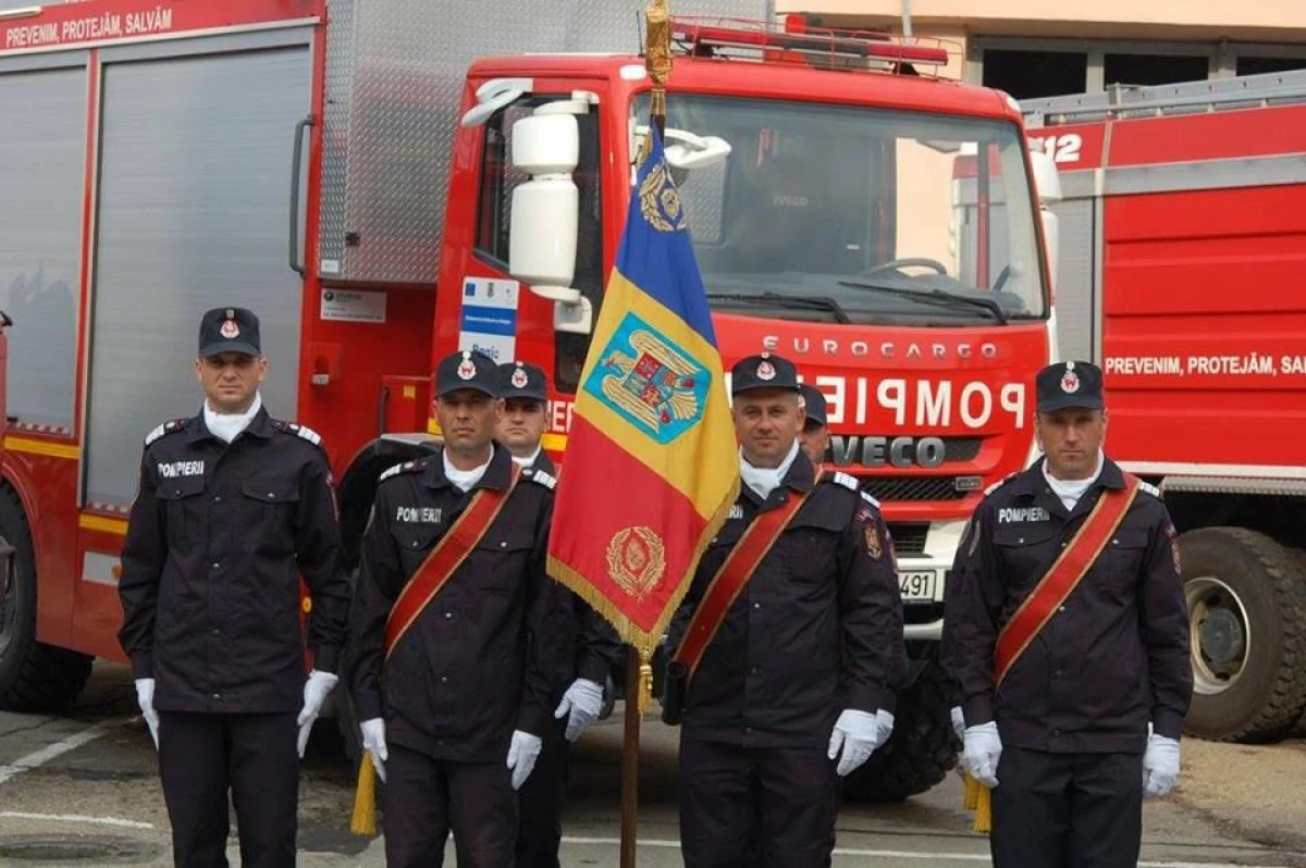 CEREMONIAL MILITAR DE ÎNMÂNARE A DRAPELULUI DE LUPTĂ AL ISU ARAD