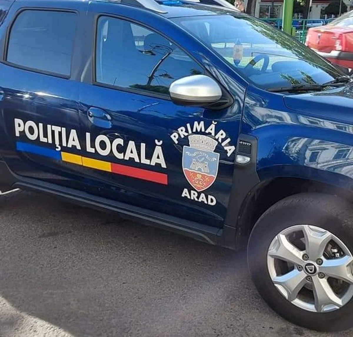 Cerșetor din Arad, agresiv cu oamenii care nu-i dădeau bani. Când au venit polițiștii, s-a dezbrăcat complet