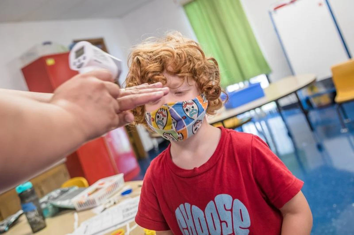 Certificatul verde COVID, obligatoriu pentru copiii de peste 6 ani pentru a intra la restaurant, la piscină sau la spectacole