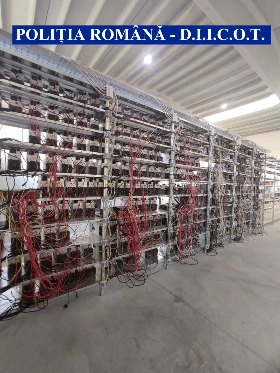 Cetățean danez, arestat după ce a folosit o hală în Arad pentru a comite ilegalități în domeniul cripto-monedei Bitcoin