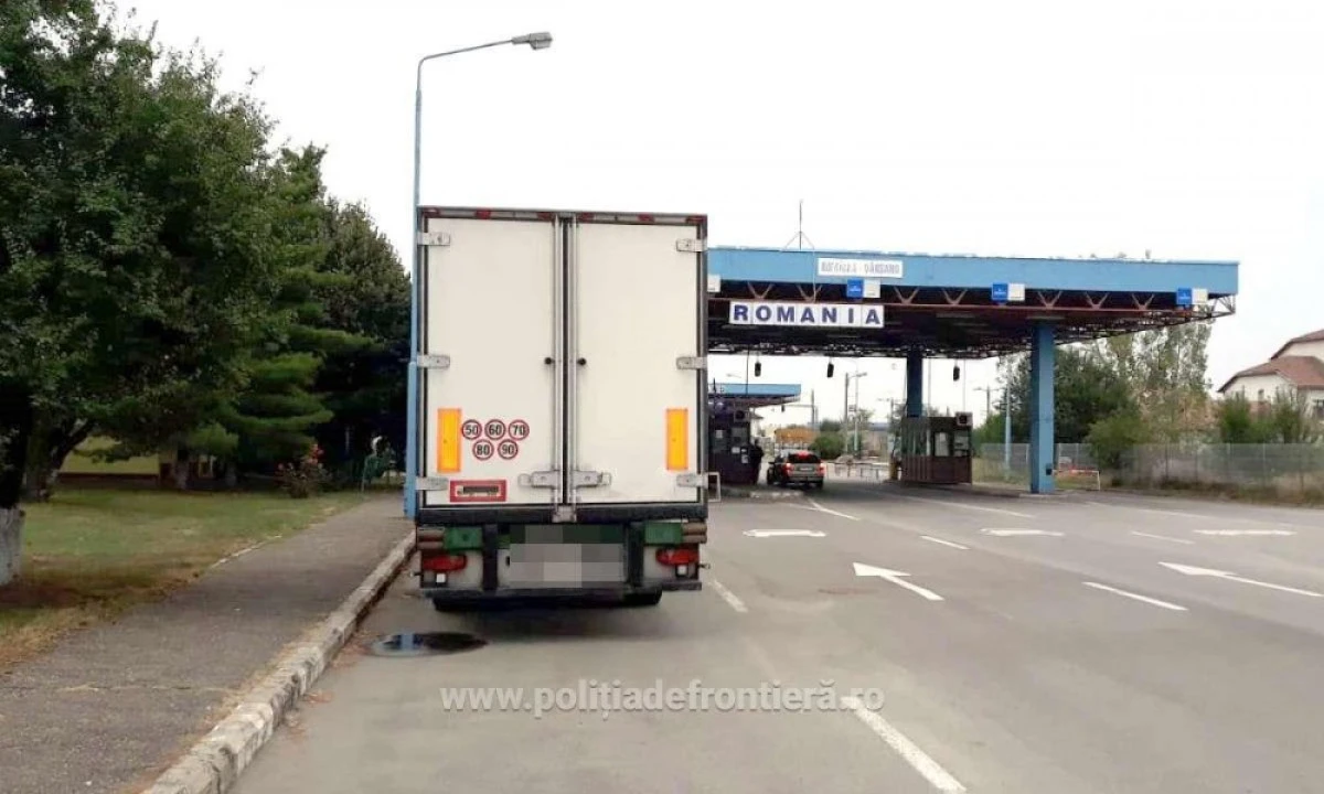 Cetăţean din Belarus, prins la Vărșand conducând un automarfar fără inspecţie tehnică valabilă