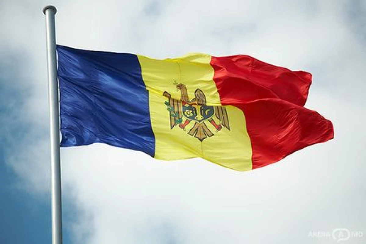 CETATENII MOLDOVENI VOTEAZA PENTRU A-SI ALEGE NOUL PARLAMENT