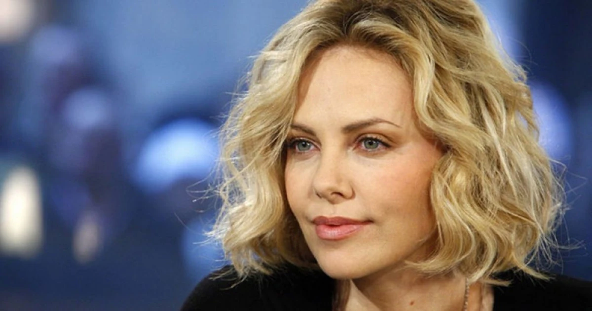 Charlize Theron nu a murit! Un site de știri a anunțat în weekend moartea actriței