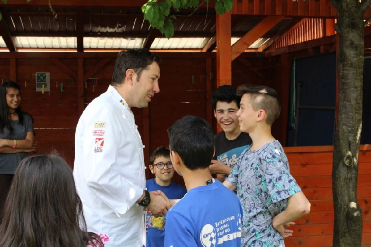 Chef Cezar Munteanu a ajuns și în casele de tip familial din Lipova