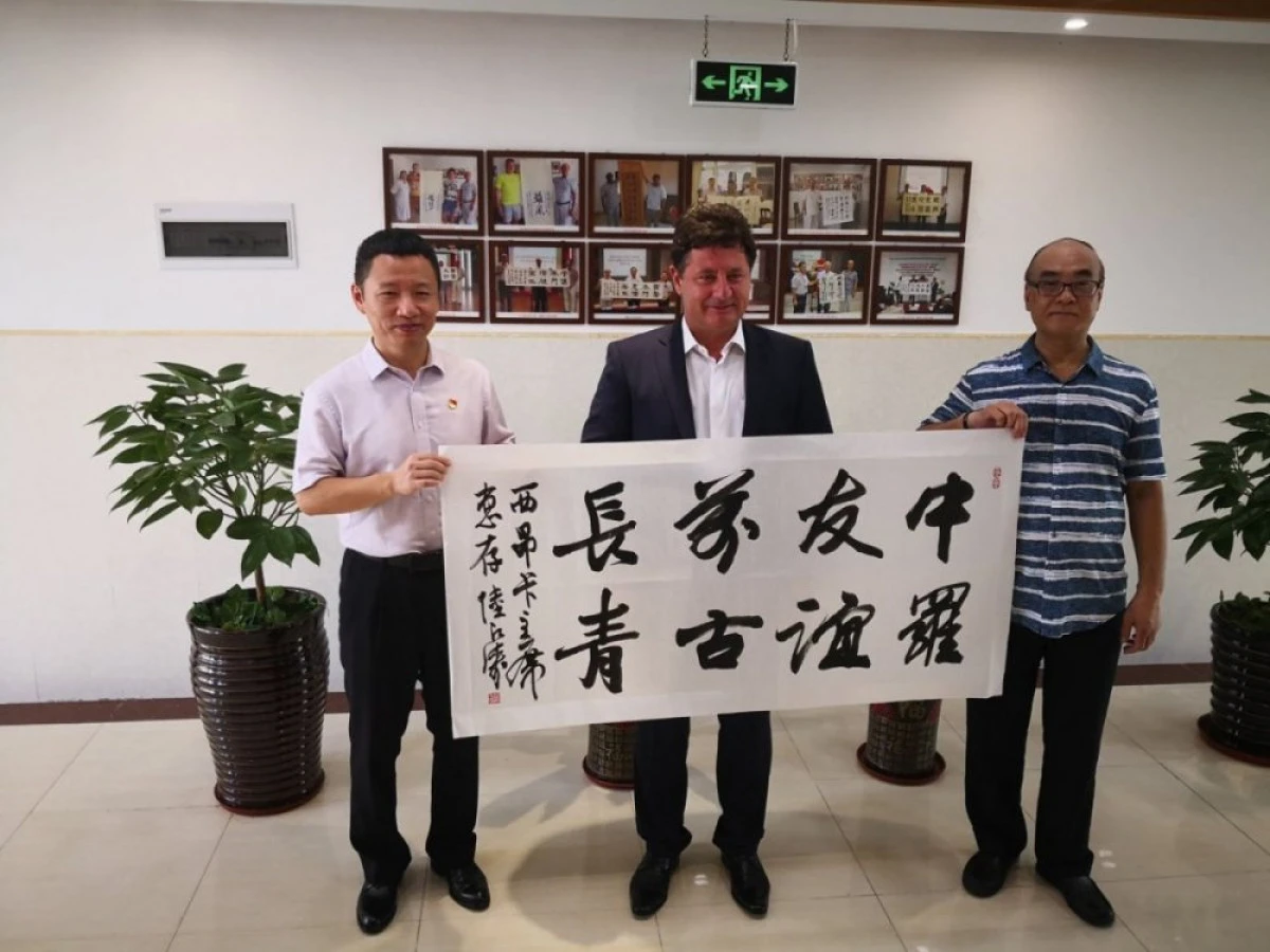 Chinezii iau cu asalt Aradul, în urma vizitei lui Cionca