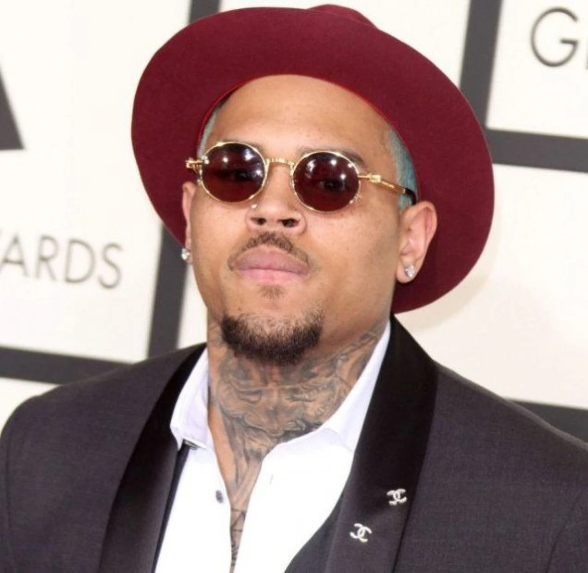 CHRIS BROWN SE ZGARCESTE CU PROPRIUL COPIL!