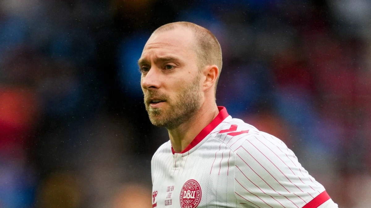 Christian Eriksen s-a prăbușit iar pe teren. Partida a fost abandonată 