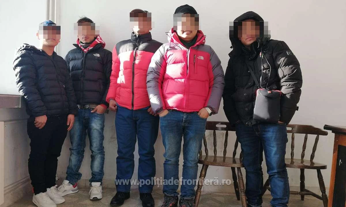 Cinci cetăţeni din Nepal cu vize false, depistaţi la P.T.F. Nădlac II