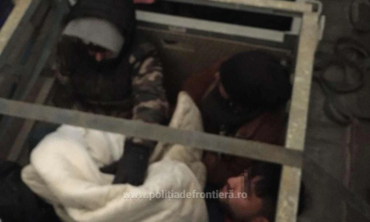 Cinci cetățeni străini depistați într-o autoutilitară de către polițiștii de frontieră arădeni