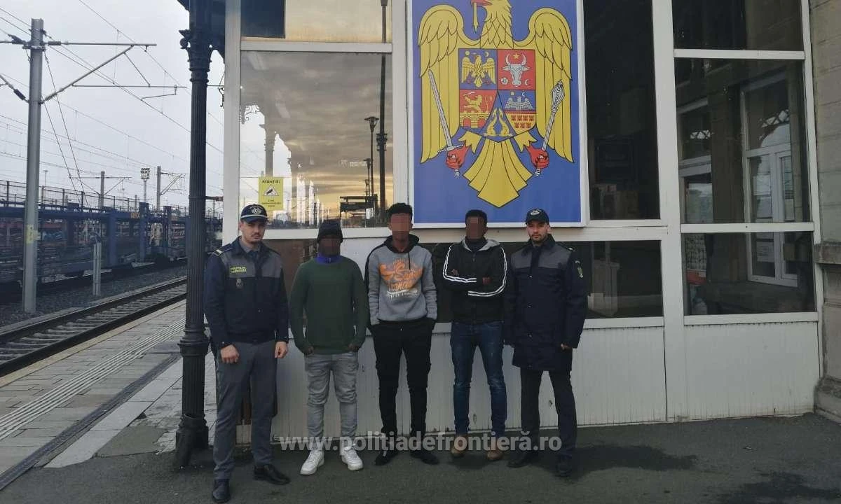 Cinci cetățeni străini, depistaţi la frontiera de vest   