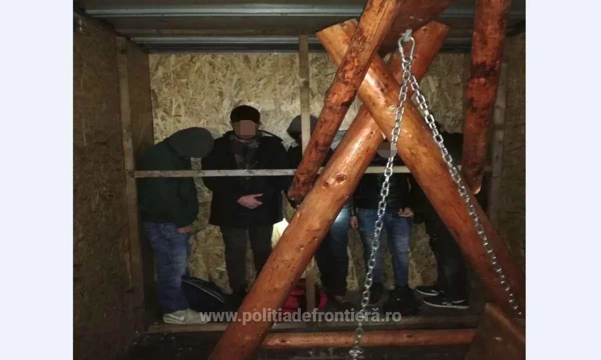 Cinci cetăţeni turci ascunși într-o autoutilitară, descoperiţi la P.T.F. Turnu