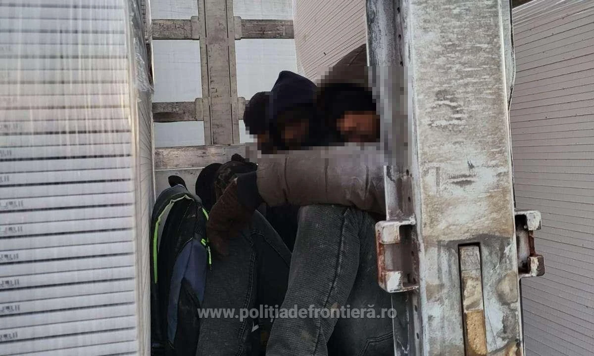 Cinci grupuri formate din 34 de cetăţeni străini, oprite la graniţa cu Ungaria