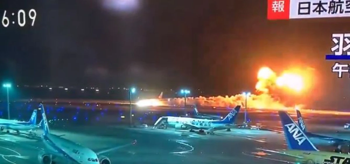 Cinci persoane au murit în Japonia după ce un avion de pasageri s-a ciocnit cu o aeronavă a Pazei de Coastă