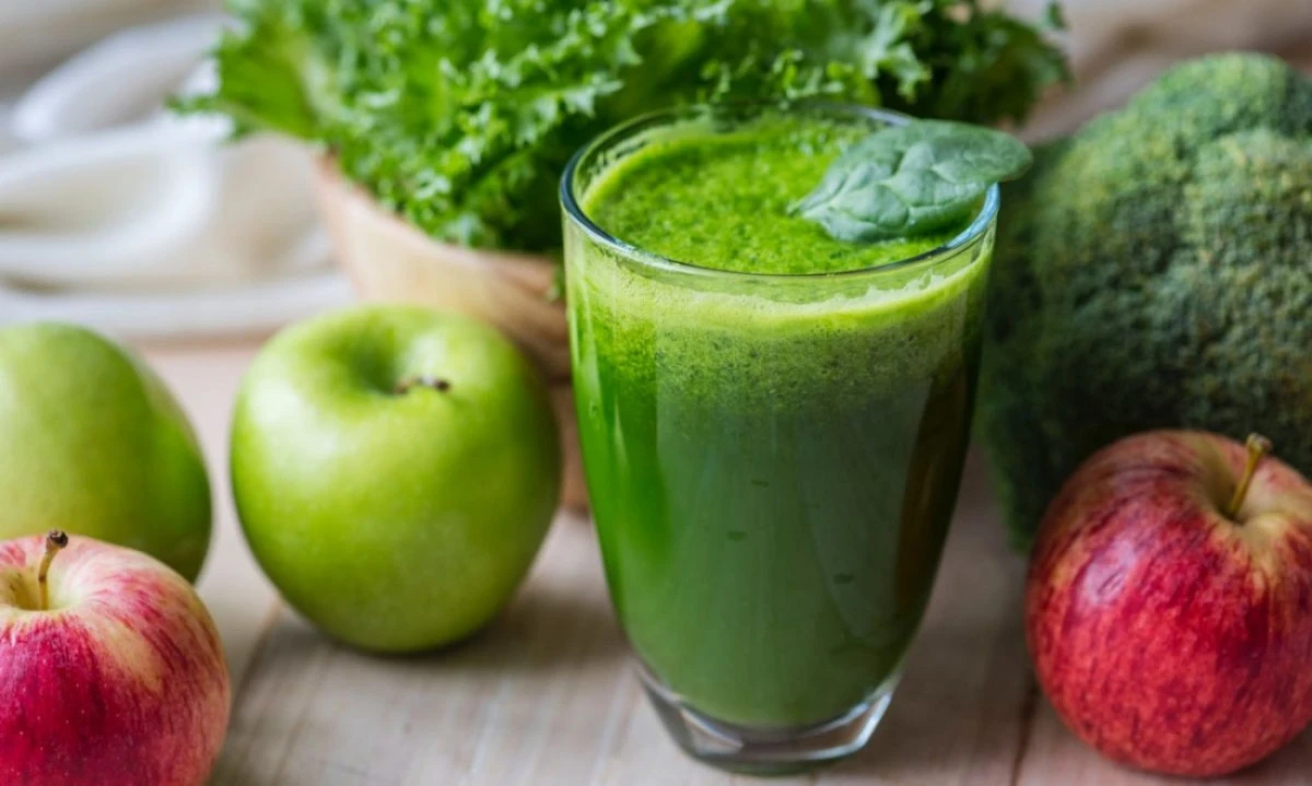Cinci rețete de smoothie-uri delicioase care ne ajută să slăbim