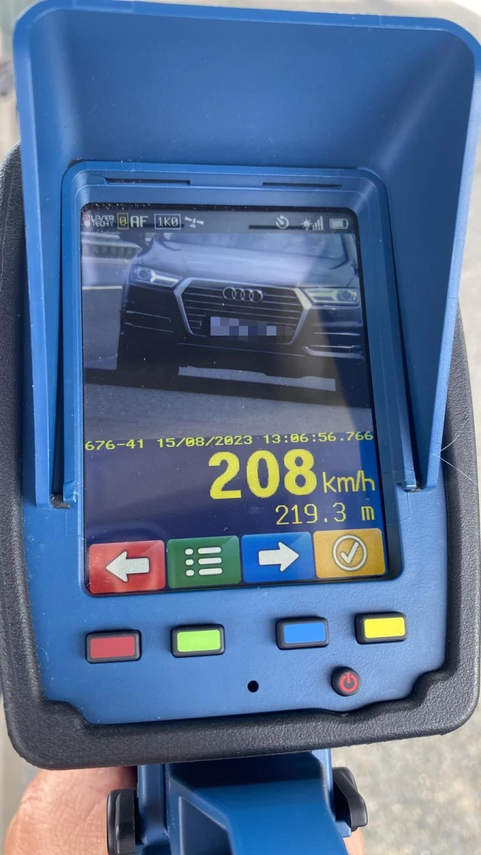 Cinci șoferi au rămas fără permis, după ce au gonit cu viteze cuprinse între 198 și 208 km/h, pe autostrada Deva-Nădlac