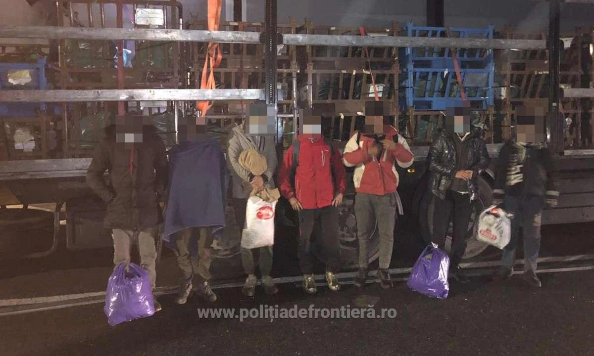 Cinsprezece cetăţeni din Afganistan, depistați ascunşi în două TIR-uri  la PTF Nădlac II