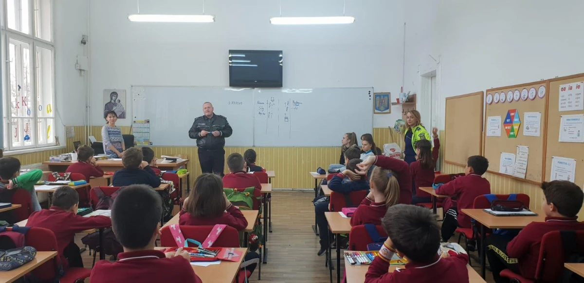 Circulația pe drumurile publice, povestită celor mai mici participanți la trafic