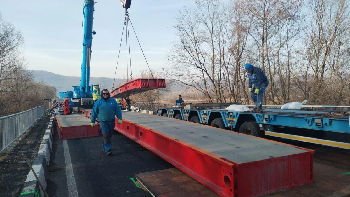Circulația rutieră a fost oprită pe DN 7, între Bătuța și Gothatea, județul Hunedoara