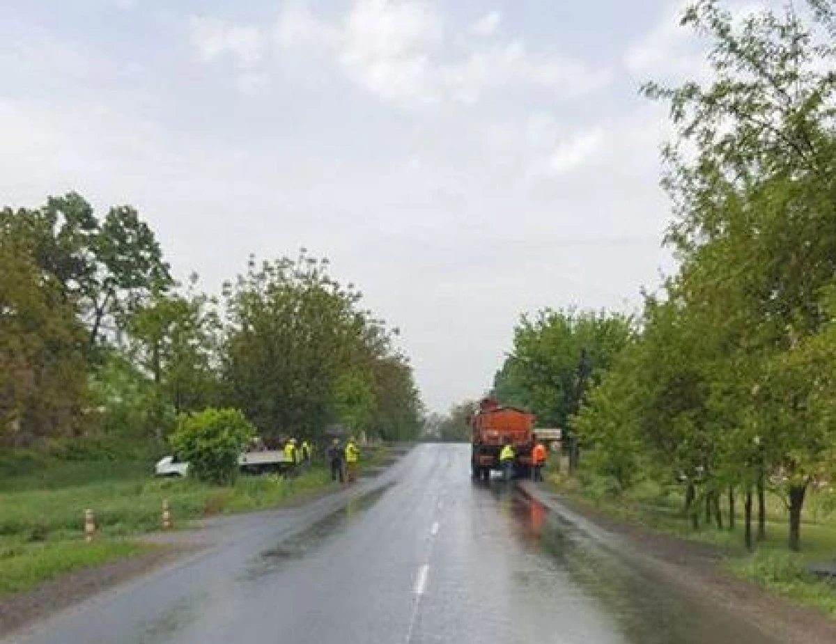 CJ Arad dă o nouă „lovitură” de imagine. Drumul Arad-Felnac, asfaltat pe ploaie