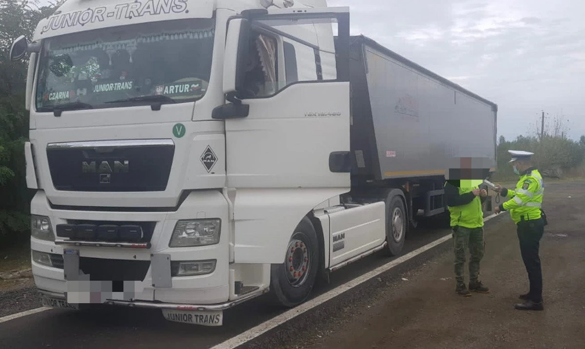 CJA și Poliția Rutieră, controale pe drumurile județene. Patru șoferi au refuzat cântărirea încărcăturii