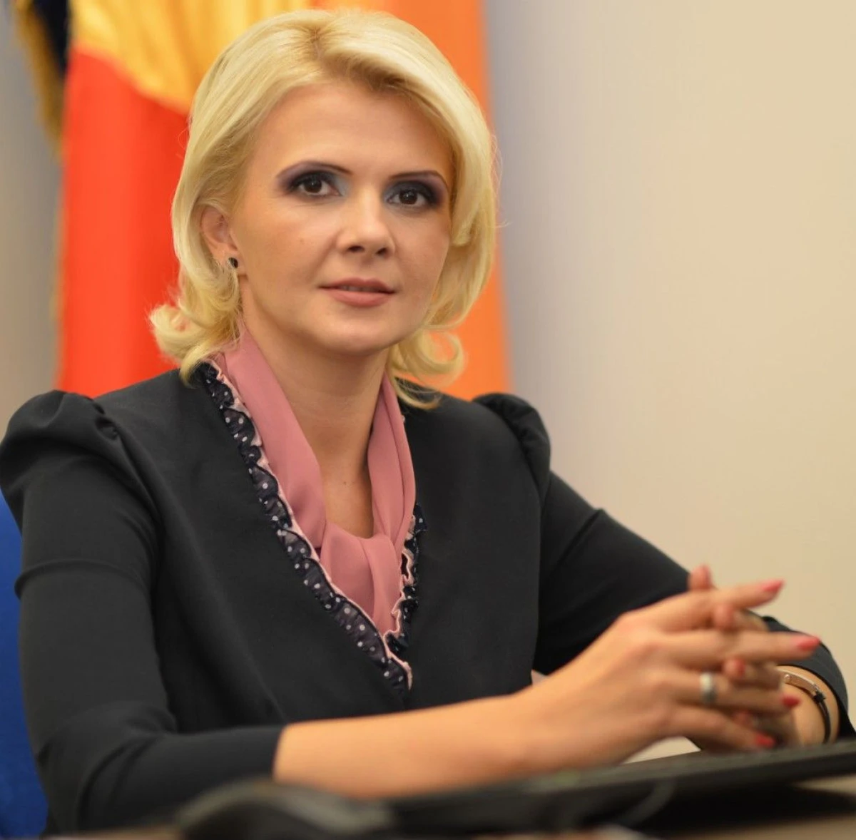 CLAUDIA BOGHICEVICI: "LEGEA BONELOR ADOPTATA ASTAZI DE PARLAMENT NE ASIGURA ANGAJAREA CELOR MAI POTRIVITE PERSOANE PENTRU INGRIJIREA COPIILOR NOSTRI"